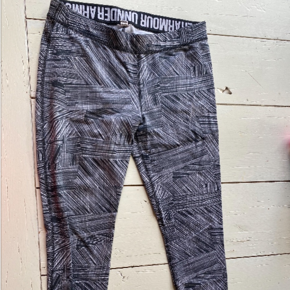 black and white under armour leggings